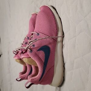Nike Roshe size 7